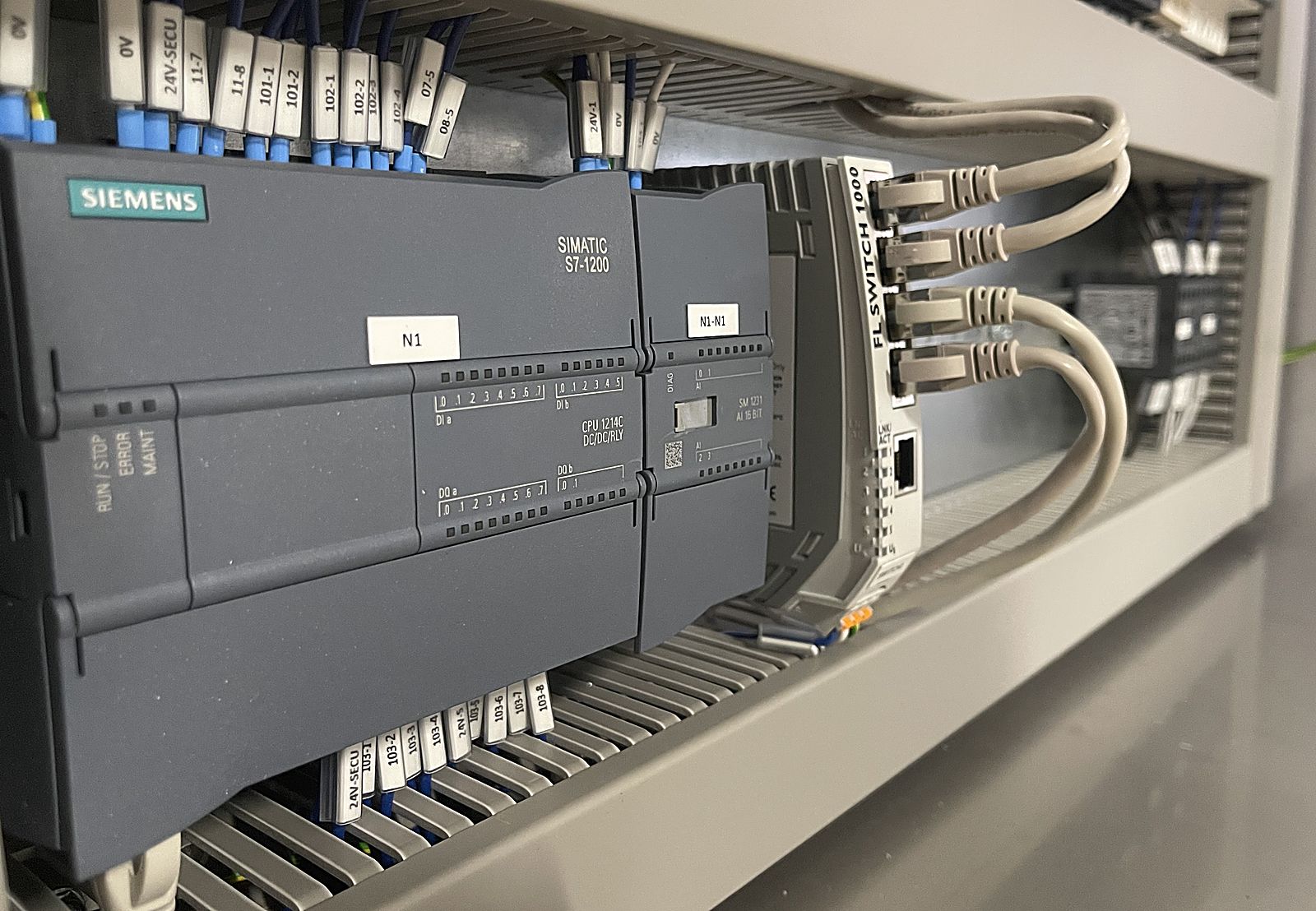 Automate Siemens S7-1200 avec switch industriel